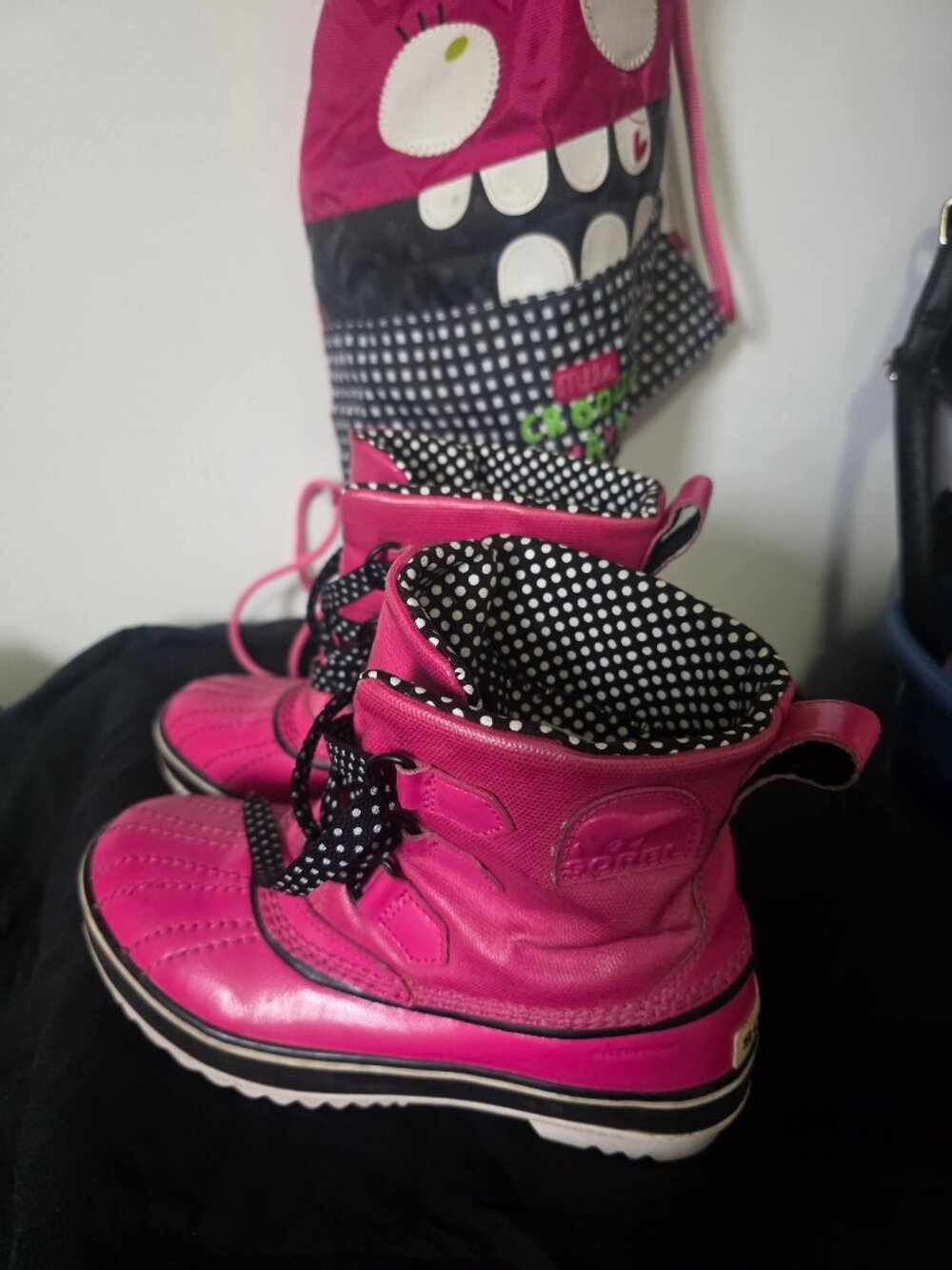 SOREL Tivoli Winter Boots Sz 5 Hot Pink + Matching Monster Pouch